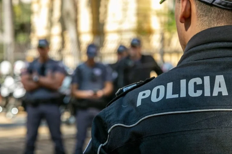 Polícia investiga morte de jovem atingido por 27 tiros durante abordagem