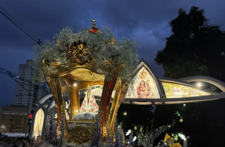 Milhares de fiéis acompanham e preparam as ruas de Belém para o Círio de Nazaré