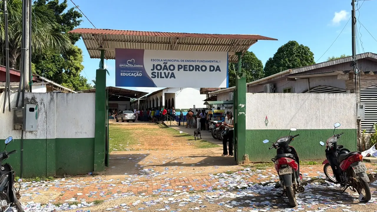 Epitaciolândia registra filas grandes e derramamento de santinhos
